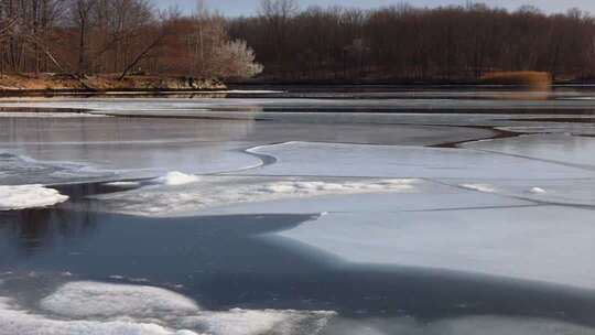 冬季结冰河流自然风光