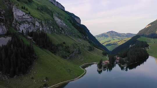 瑞士阿彭策尔阿尔卑斯山Seealpsee湖上空的空中盘旋视频素材模板下载