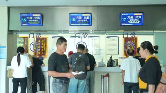 医院看病 大厅患者 医院通用素材