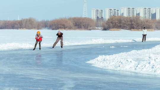 冬季北方雪地冰河冰上运动溜冰滑冰