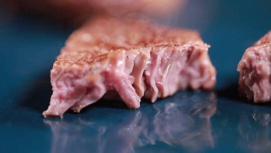 切牛舌牛排看肉质 (8)视频素材模板下载