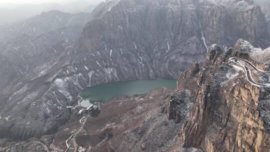 航拍焦作云台山峰林峡山脉冬季雾凇雪景