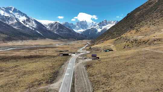 川藏北线国道317航拍