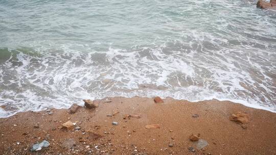 实拍大海海浪沙滩礁石