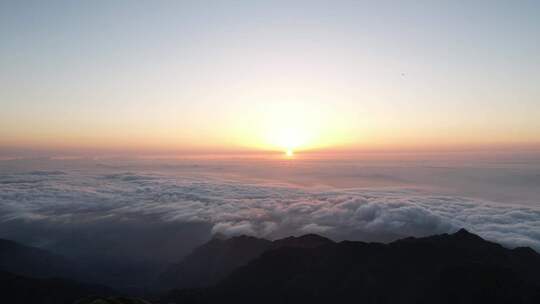 武功山8月日出（航拍）2