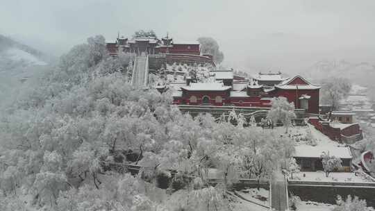 大雪过后的五台山