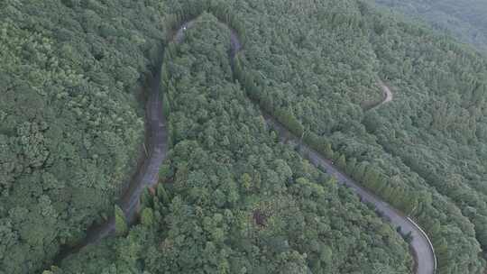 航拍大田顶大山森林云雾缭绕高山公路