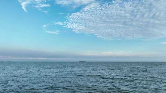 大海航拍海洋海面无人机贴水面飞行飞越大海