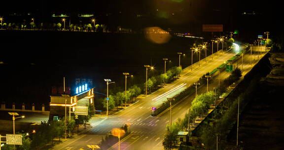 西藏拉萨堆龙工业园区车流夜景