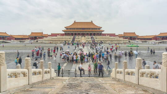 太和殿广场游人如织的固定机位的延时摄影