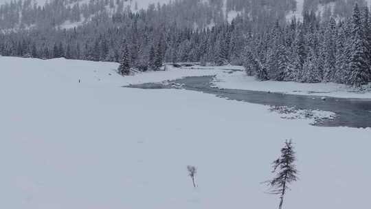 航拍新疆喀纳斯河雪景