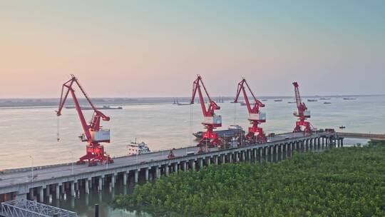 湖南洞庭湖风光带岳阳楼风景区航拍