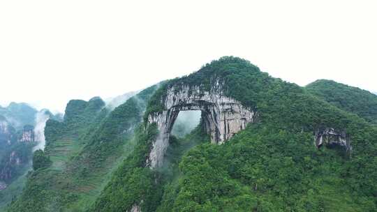 航拍祖国大好河山-云雾缭绕中的奇山异水