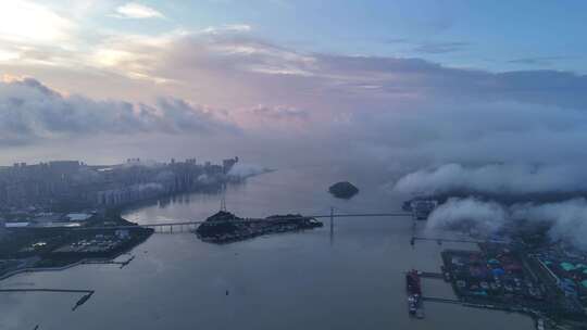 广东汕头岛屿旅游区海湾大桥清晨云海航拍