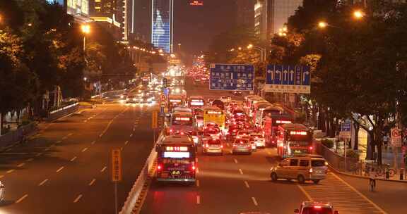 夜晚城市交通