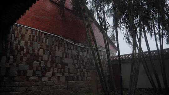 泉州开元寺屋檐出砖入石下雨天雨景