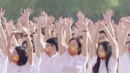 人群学生举手欢呼庆祝党建70周年