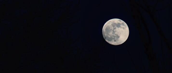 路上傍晚的月亮2.5k