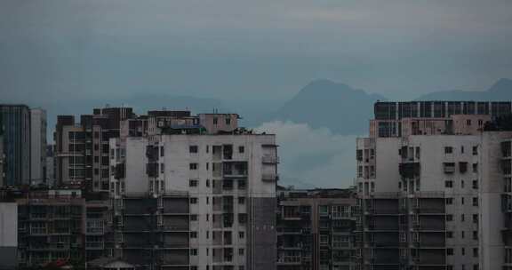 雪山下的城市云雾山峰建筑