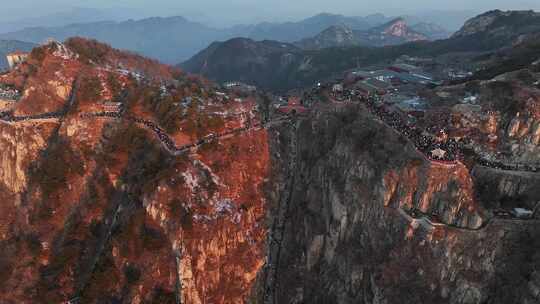 春节期间，泰山景色美，人气旺