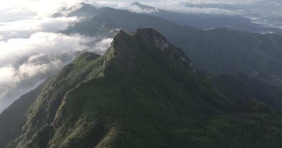 信宜茶山镇公婆石，十二灶顶云海航拍