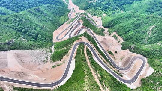 航拍 夏日山路弯弯