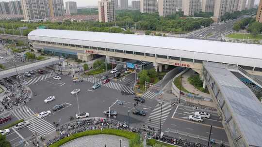 上海11号线陈翔公路站白天车流视频素材模板下载