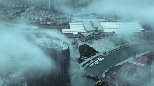 4K天津站，环球金融中心津塔雨后城市云海视频素材模板下载