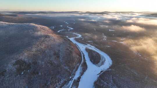 航拍冷空气迷漫的林海雪原