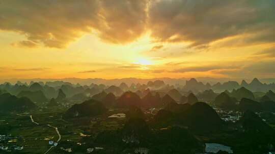 航拍桂林葡萄喀斯特风景风光日落