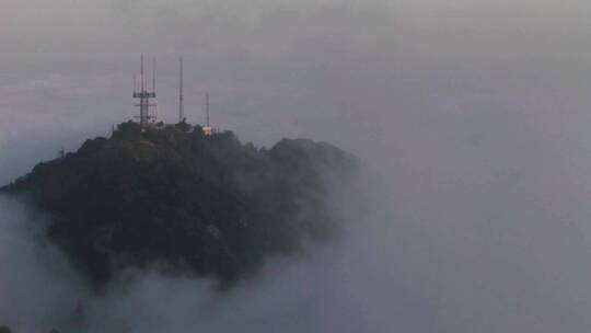 5G信号塔云海大雾