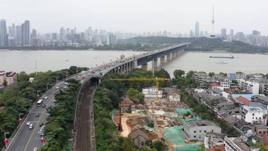 武汉长江大桥车流航拍镜头视频素材模板下载