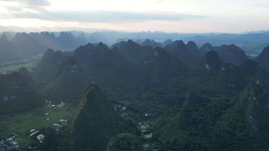 广西阳朔山景民宿风光