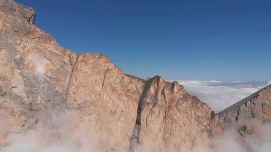 岩石，山顶，天空，阴天