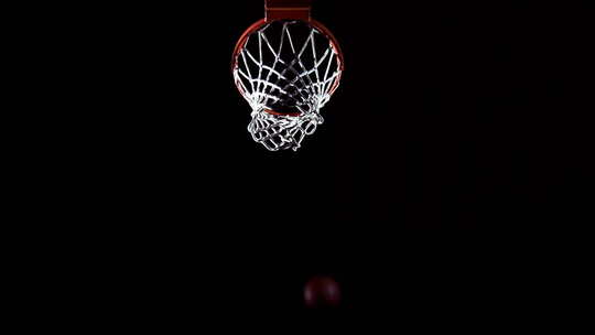篮球从篮筐里掉下来