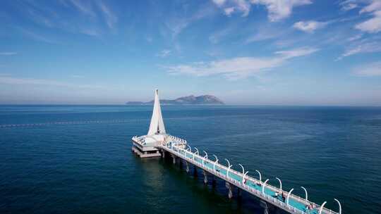 航拍青岛西海岸海军公园栈桥特写