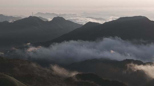 信宜大田顶日出航拍，高山云海