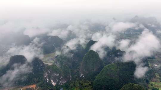 航拍烟雨桂林喀斯特地貌