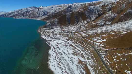 航拍西藏冬季羊卓雍措羊湖纳木错湖水与雪山