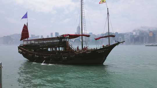香港维多利亚港中式帆船画面