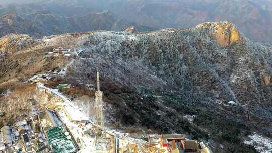 一场春雪后的泰山