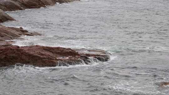 深圳海岸线-大梅沙礁石风起浪涌