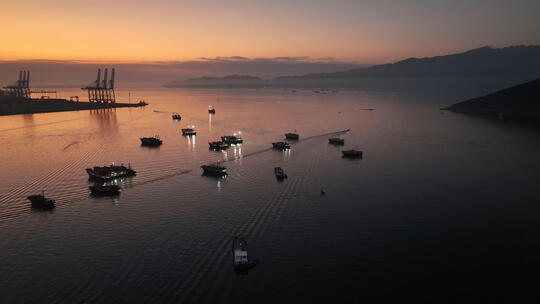 航拍广东惠州大亚湾渔船海景