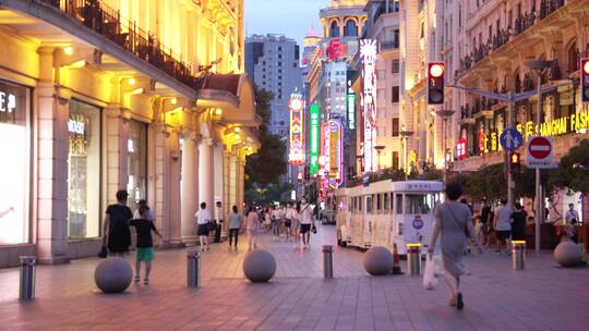 南京东路步行街夜景视频素材模板下载