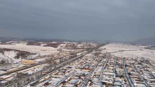 航拍内蒙古扎兰屯市冬季雪色村庄视频素材模板下载