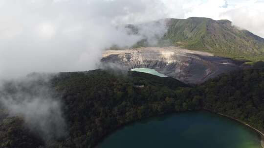 哥斯达黎加的湖泊和火山