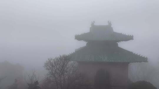 武当山南岩景区大雾旅行航拍