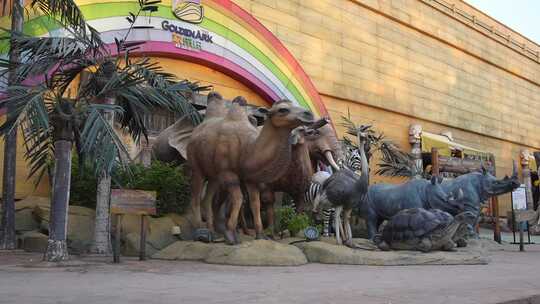 游乐场欢乐谷动物雕塑