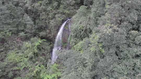 高山瀑布，河流航拍