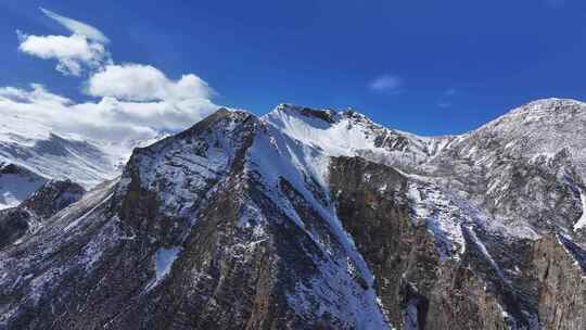 航拍川西贡嘎山乡高山森林雪景风光